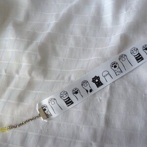 Beautiful handmade choker necklace with paws design